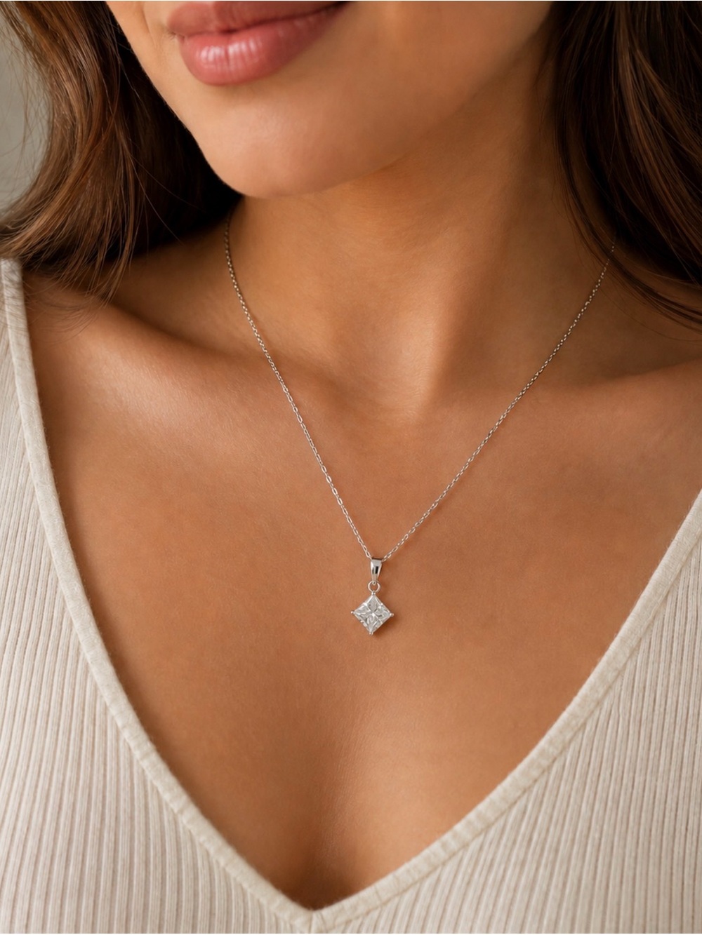 NWT 925 Sterling Silver Moissanite necklace w/ 0.5 carat stone $399 retail